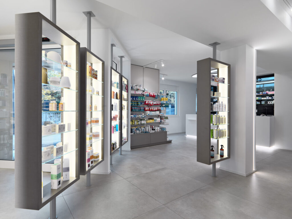 Portfolio fotografico 3 interno di farmacia moderna